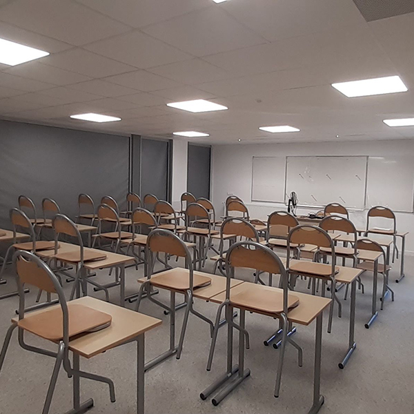 Salle de classe du lycée René Descartes de Saint Genis Laval (69)