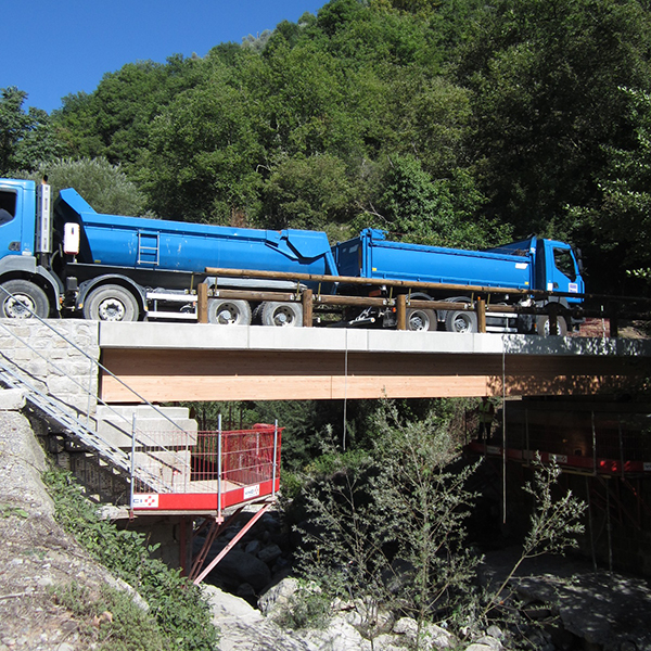 Travaux en cours sur la reconstruction du pont